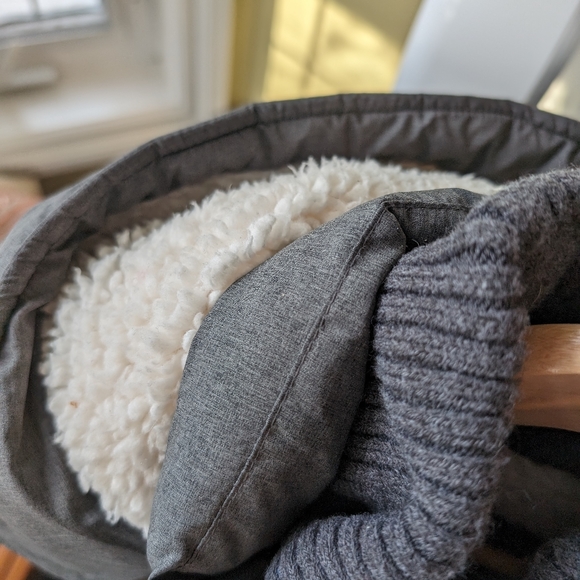 ABERCROMBIE & FITCH HOODED PUFFER VEST (CHARCOAL GREY/L) - Picture 6 of 9